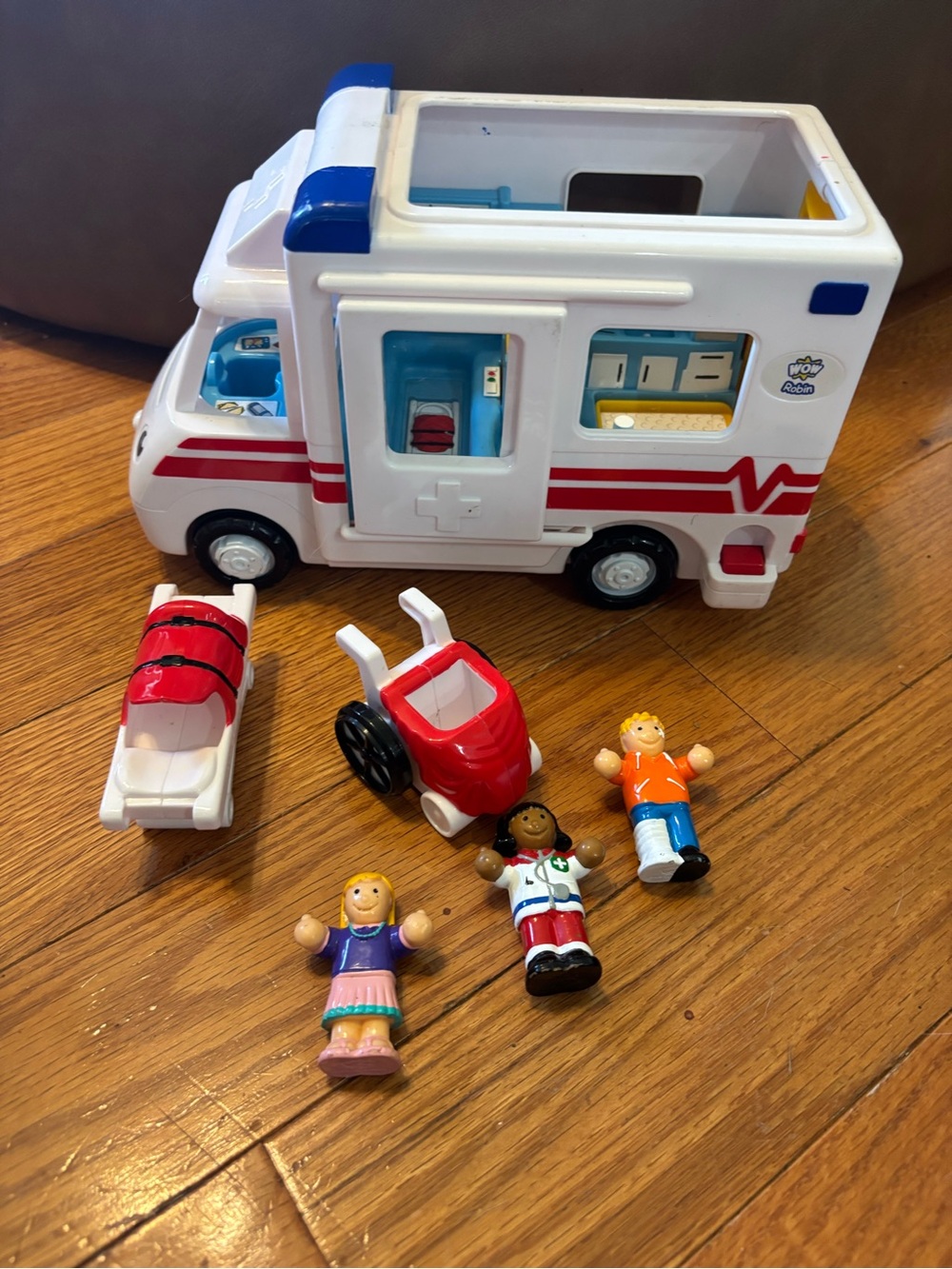 WOW TOYS Robins Medical Rescue Ambulance Toy Vehicle, 3 Figures stretcher, chair